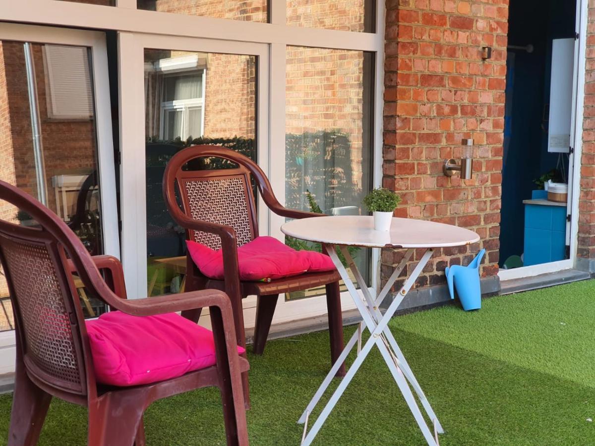 شقة Ibiza Vibes Studio - Festive, Beach & Sun Atmosphere - Amazing Location In City Center نامور المظهر الخارجي الصورة